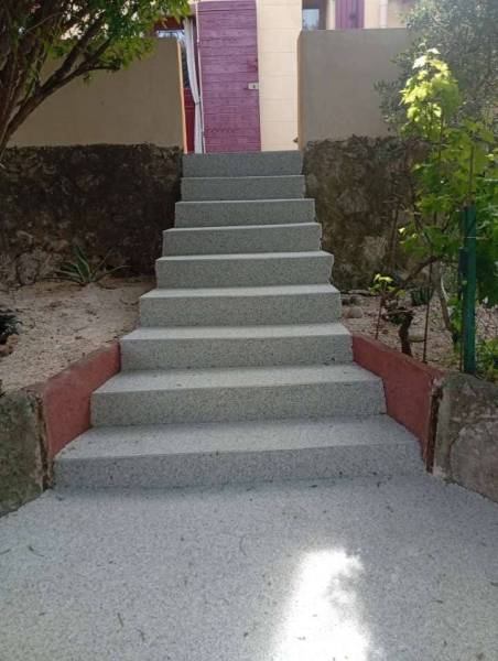 Escaliers en moquette de pierre