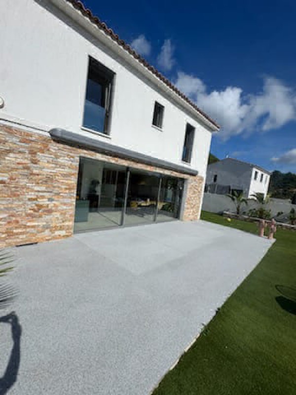 Moquette de pierre pour terrasses et allées extérieures résistante et antidérapante avec garantie à Marseille