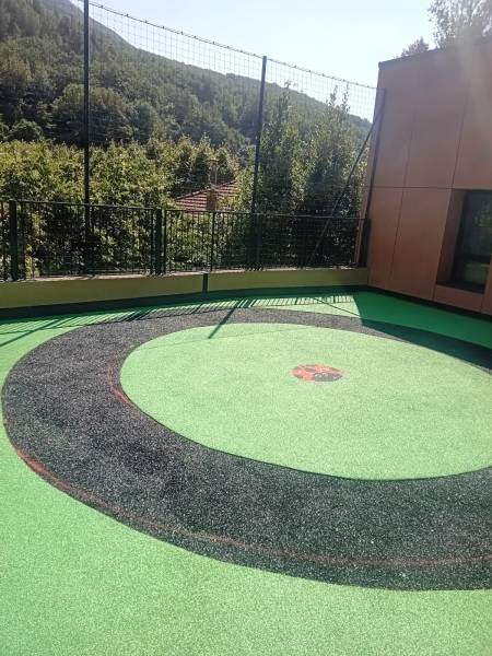 Revêtement de sol en tapis de marbre pour terrasses extérieures antidérapant et facile d’entretien avec garantie à Marseille